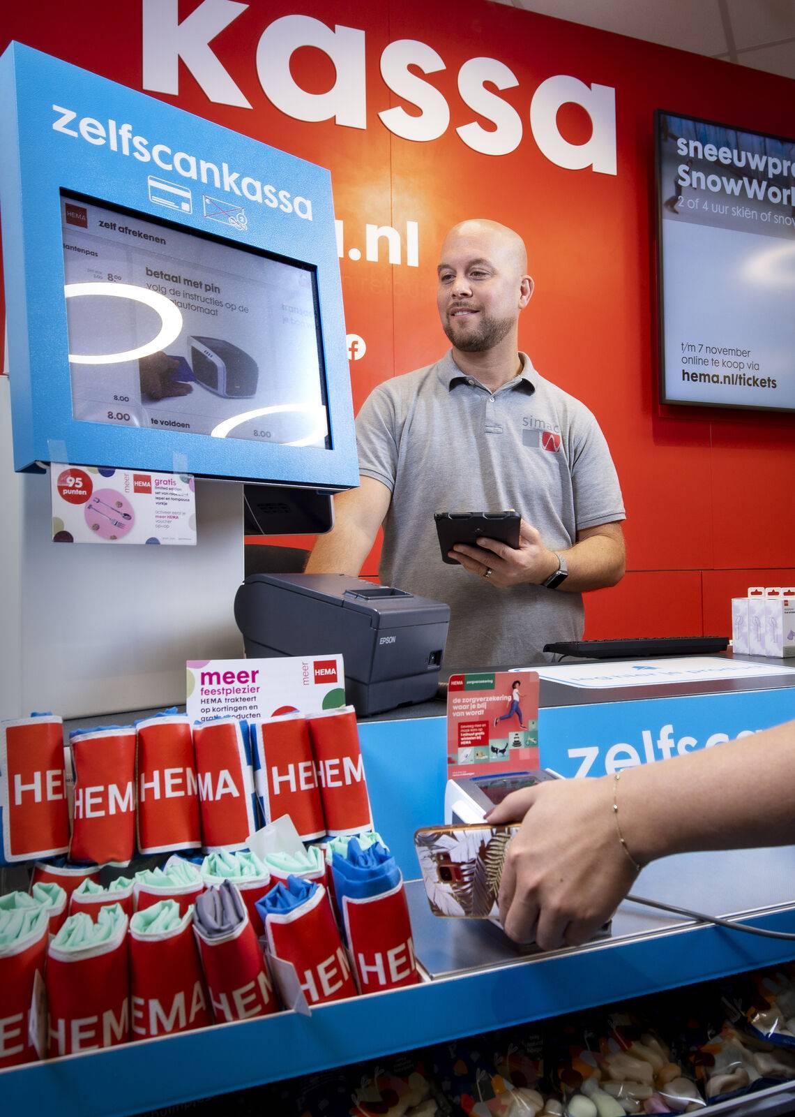 HEMA self-checkout retail