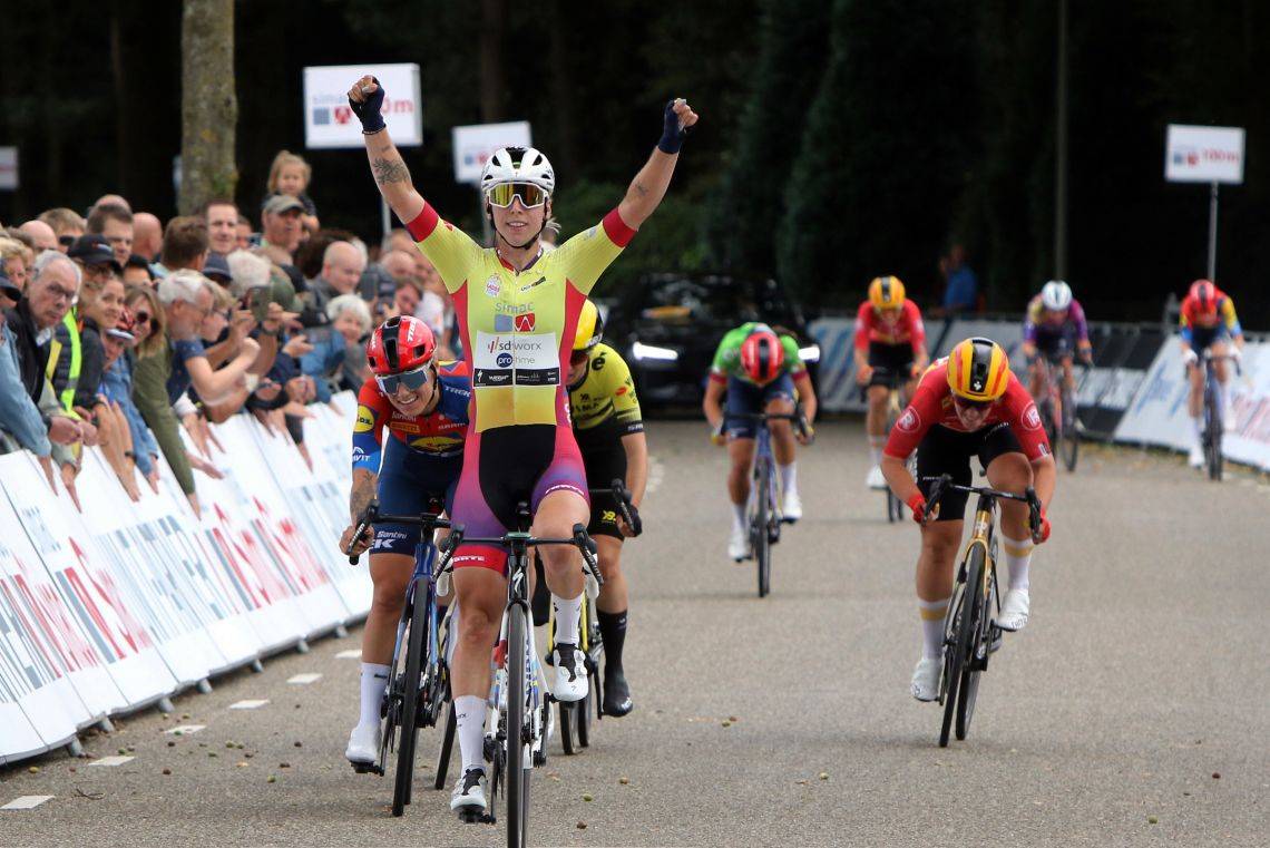 Simac ladies Tour etappe 2 Gennep - Wiebes wint
