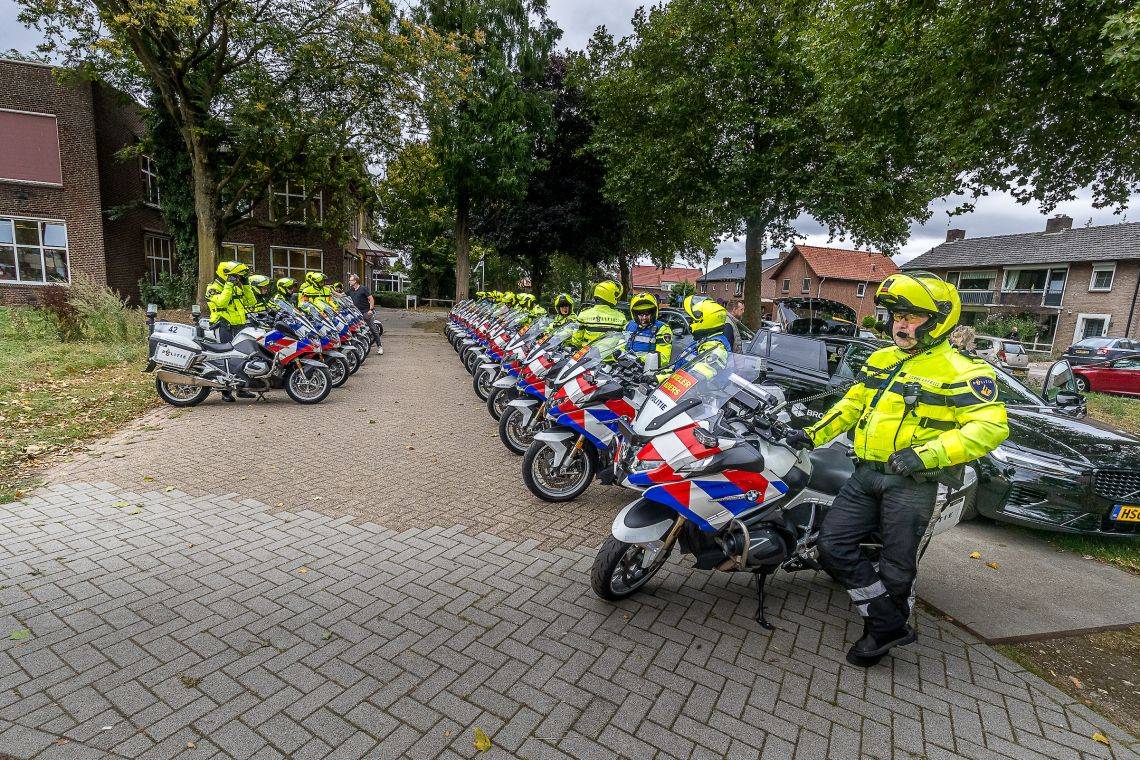 Simac ladies Tour 2025 politiemotoren