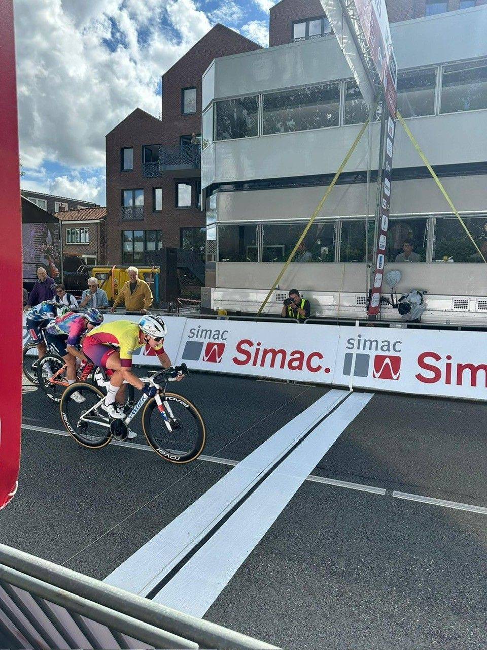 Simac ladies Tour 2025 etappe 4 winnaar Wiebes