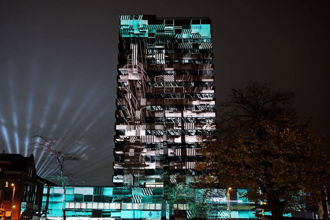 Simac GLOW2024_04 BRUTE – Ruestungsschmie de KUNST