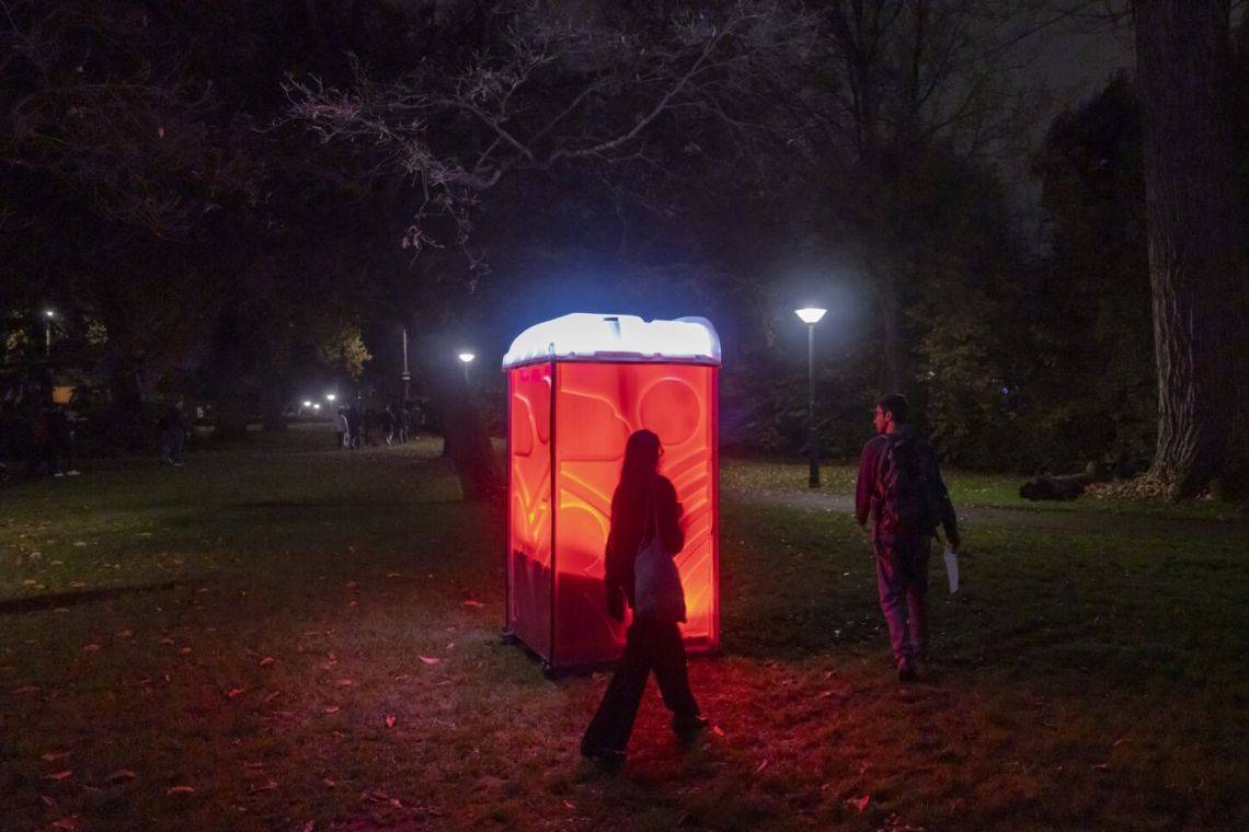 GLOW2025_VvdH_22_Neo_Toilet_Simac