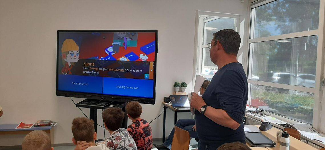 Simac partner Hackshield - opleiden cyber agents - gastdocenten