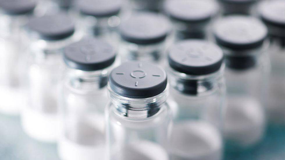 Detecting defects in pharmaceutical glass vials