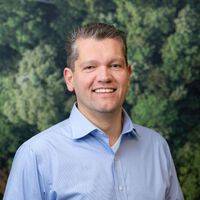 Mijn naam is Sebastian van Til, Purchase-to-Pay consultant bij Simac en ik help u graag met de overstap van uw digitale factuurverwerking naar een SAAS-omgeving.