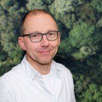 Mijn naam is Marcel Wentink, ik werk al ruim 25 jaar bij Simac en ik ken alle scanners op mijn duimpje! Contact of een vraag over een scanner?