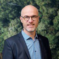 Mijn naam is Roland Duursma, OCR consultant bij Simac en ik beantwoord graag uw vragen. Bel naar kantoor, chat met ons of klik op onderstaande button.