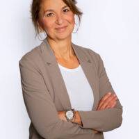 Mijn naam is Connie Struik en ik breng u in contact met de juiste collega.