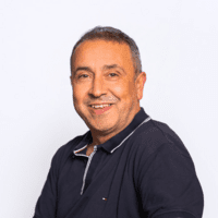 Mijn naam is Şenol Sözen, softwarespecialist bij Simac en ik sta elke werkdag voor u klaar.