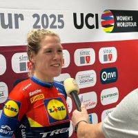 Via Simac ben je dagelijks op de hoogte van de uitslagen, we laten je kennis maken met verschillende rensters, geven een kijkje achter de schermen en doen elke avond een voorbeschouwing voor de komende etappe.