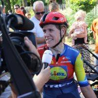 Benieuwd naar de verhalen en personen achter de wielrensters?