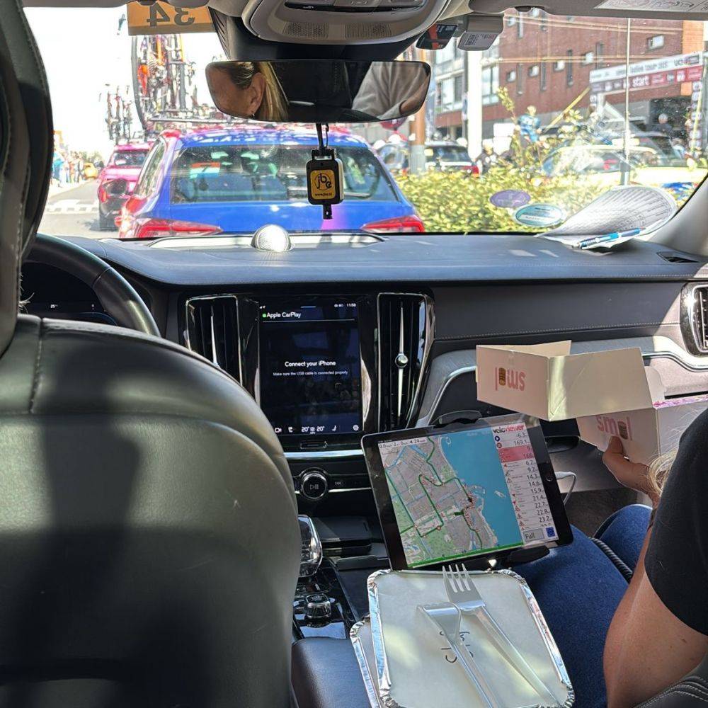 Simac ladies Tour 2025 etappe 3 - ploegleidersauto